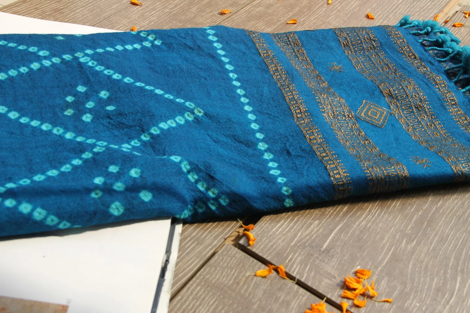 Neela Bandhani Stole